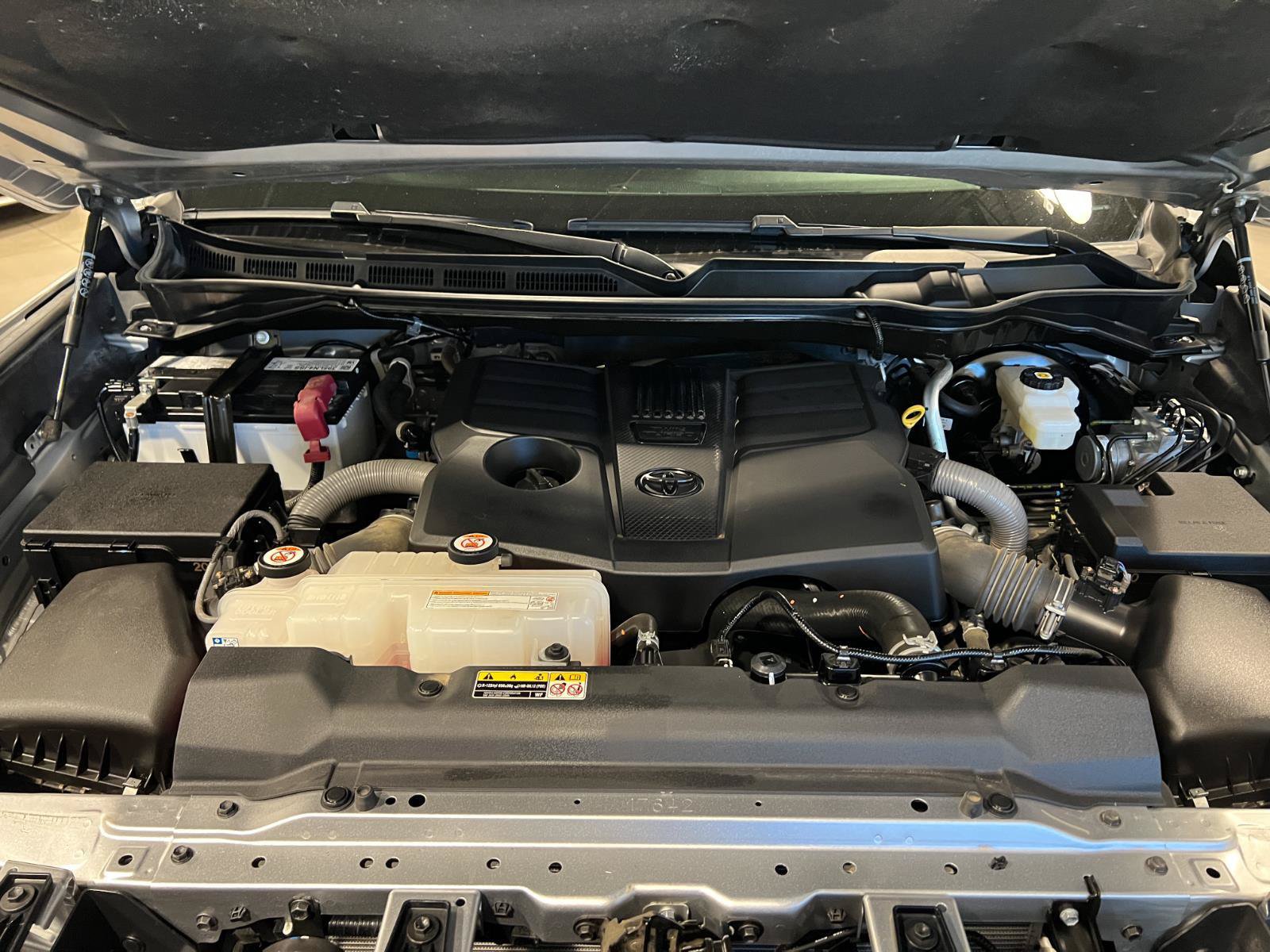 Used 2024 Toyota Tundra Limited AWD/4WD image 45