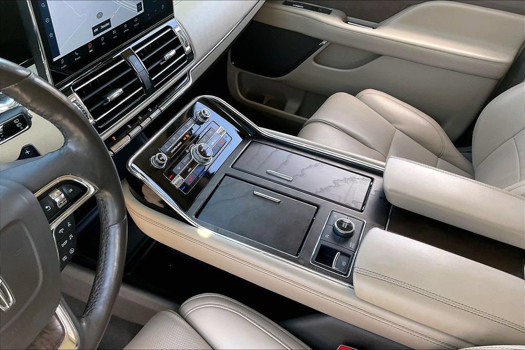 Used 2023 Lincoln Navigator 2WD image 16