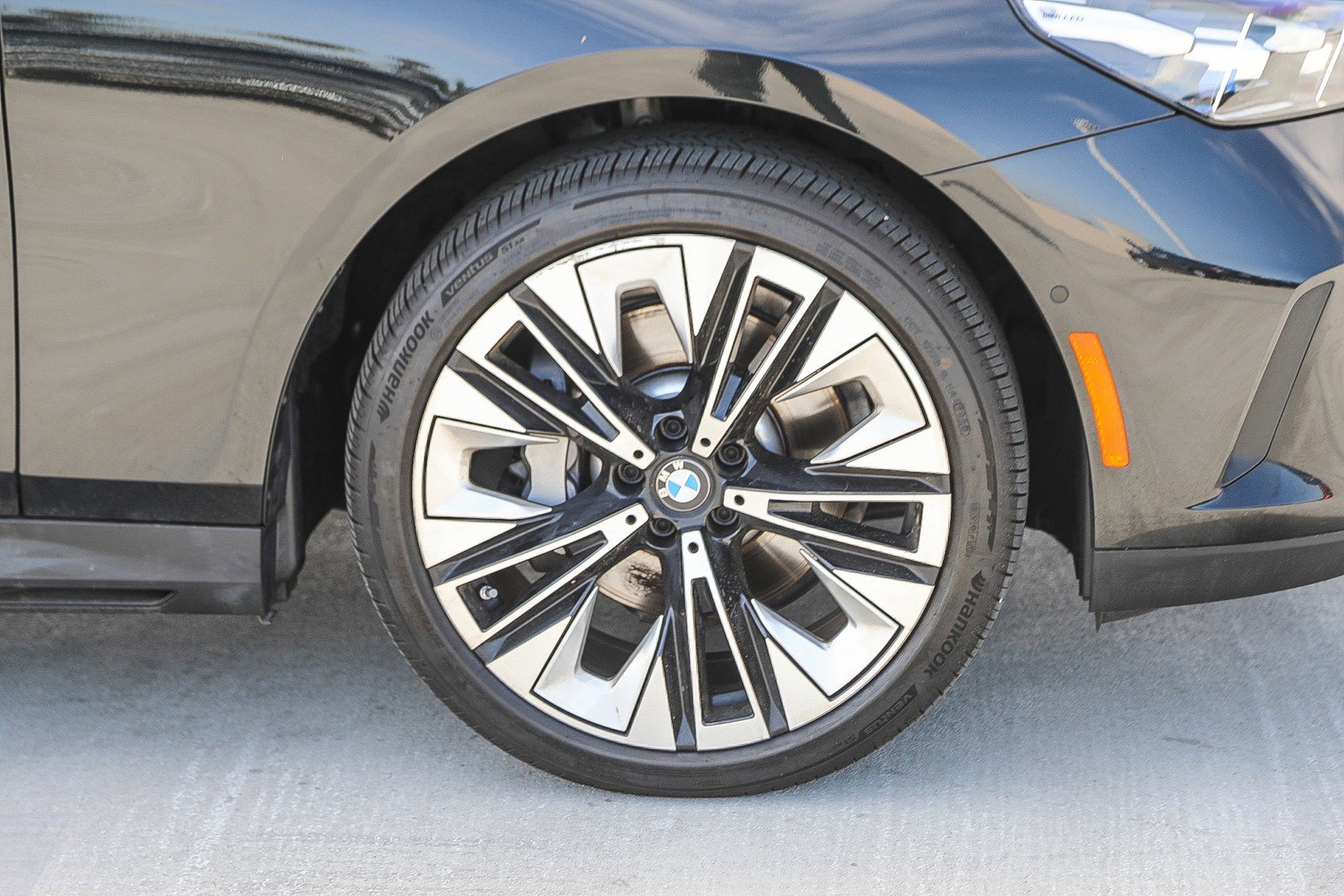 Used 2024 BMW 530i w/ M Sport Package image 10