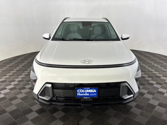 Used 2025 Hyundai Kona SEL FWD image 2