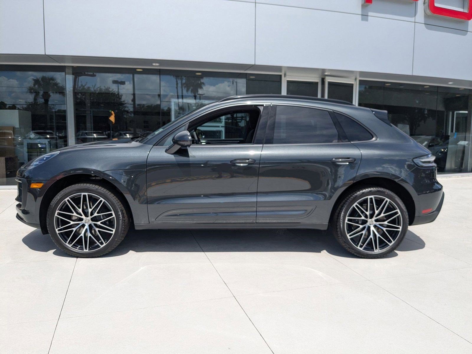 Certified 2025 Porsche Macan video 2