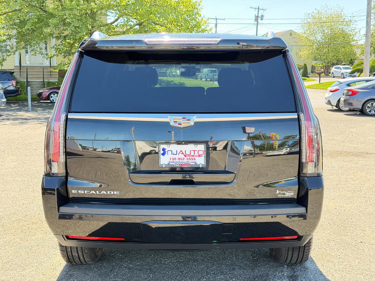 Used 2018 Cadillac Escalade Luxury AWD/4WD image 5