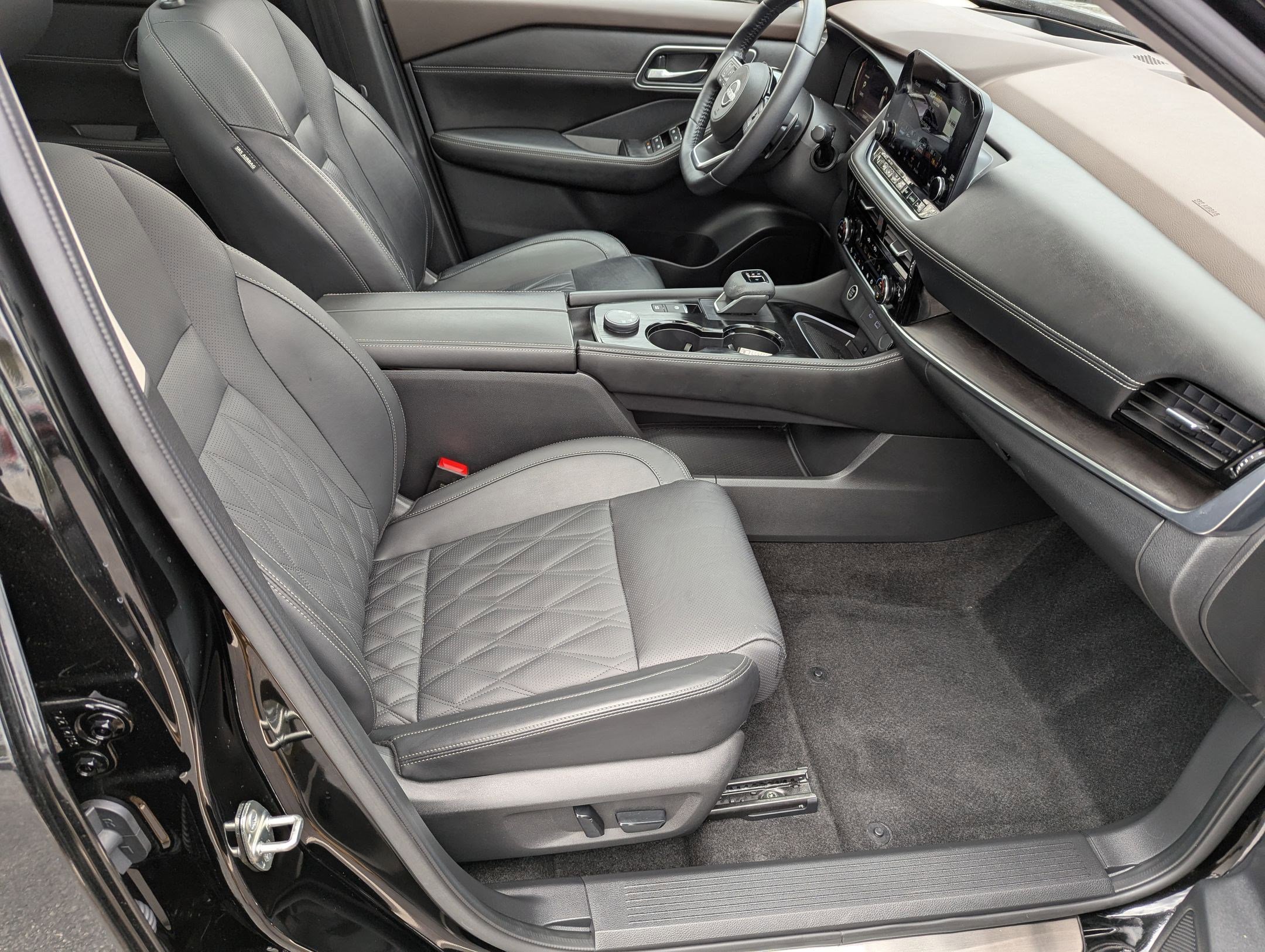 Certified 2022 Nissan Rogue Platinum w/ Head-Up Display Package image 22