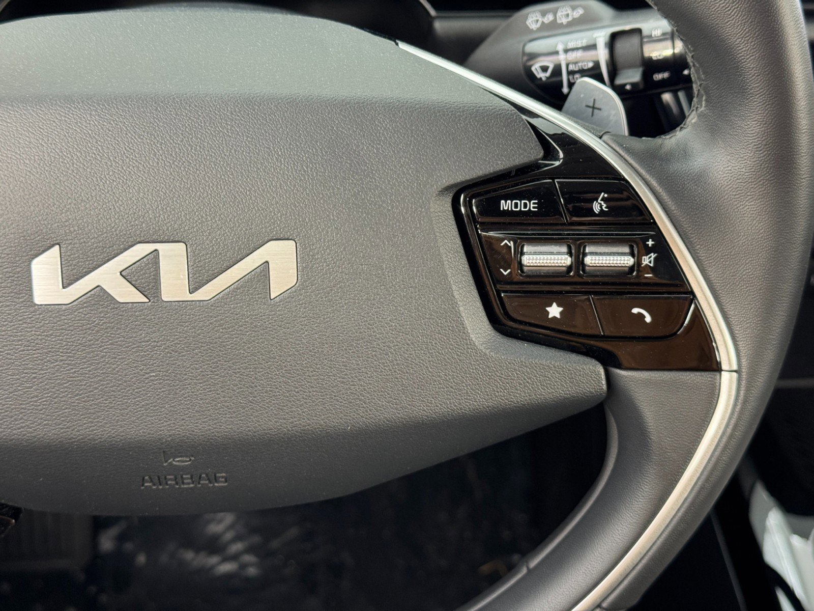 Used 2023 Kia Niro EX FWD image 20