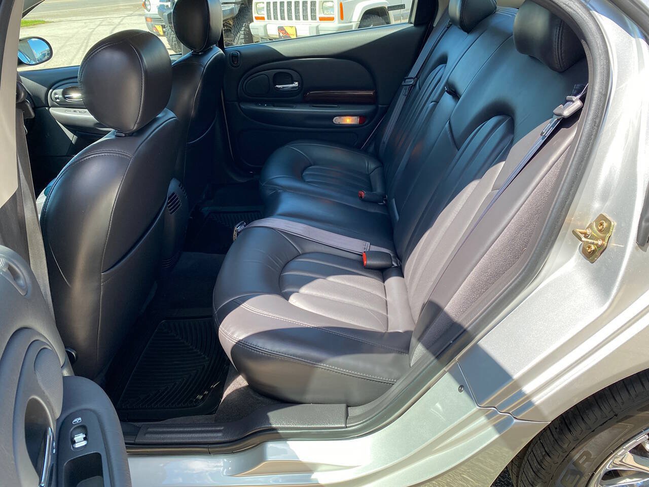 Used 2000 Chrysler 300M FWD image 18