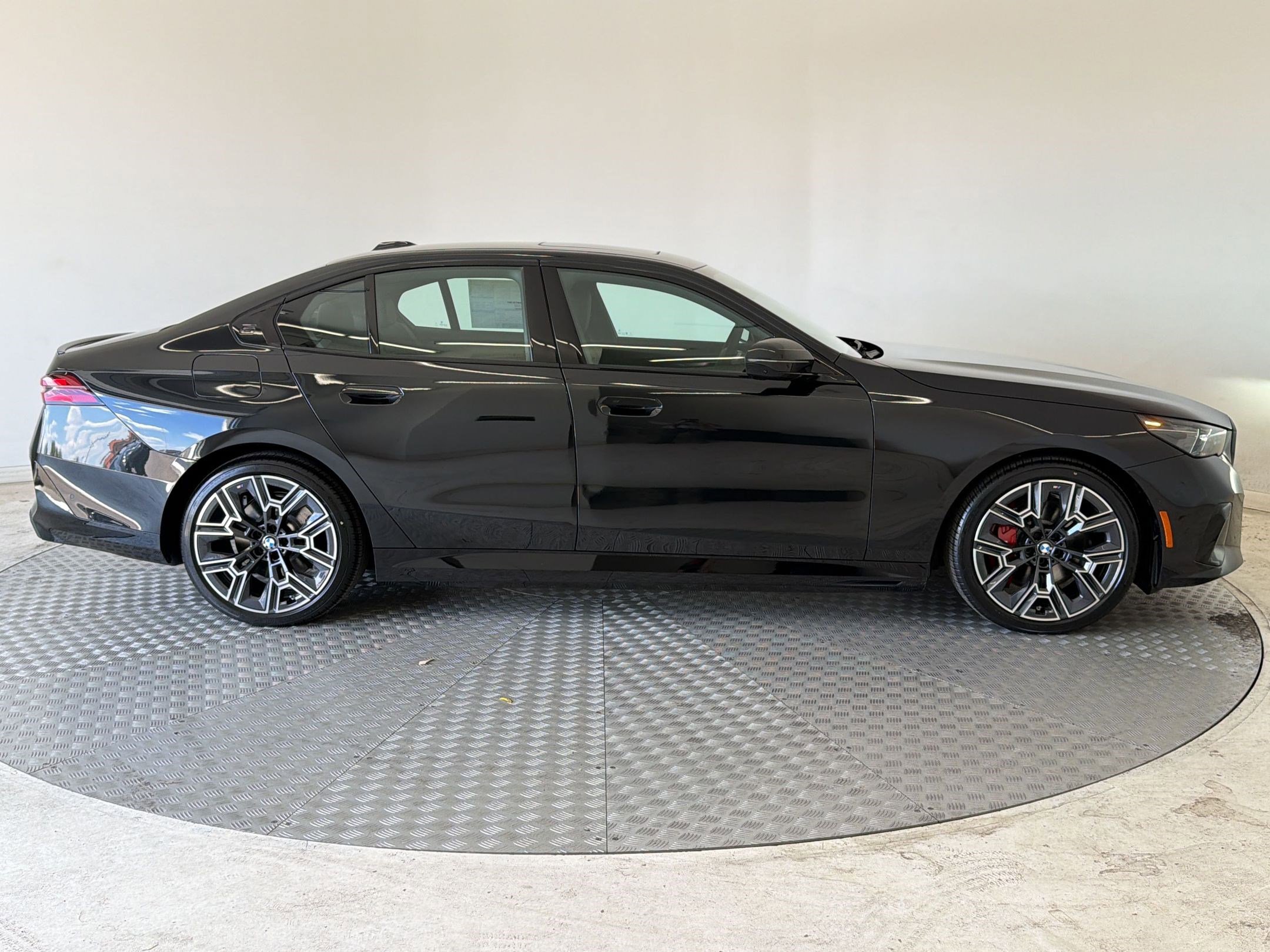 New 2026 BMW i5 eDrive40 w/ M Sport Package AWD/4WD image 8