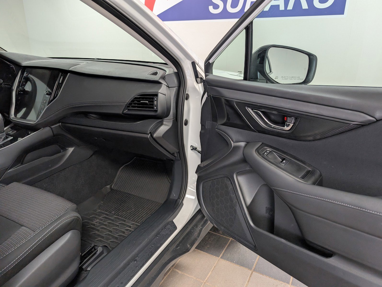 Used 2025 Subaru Outback Premium image 30