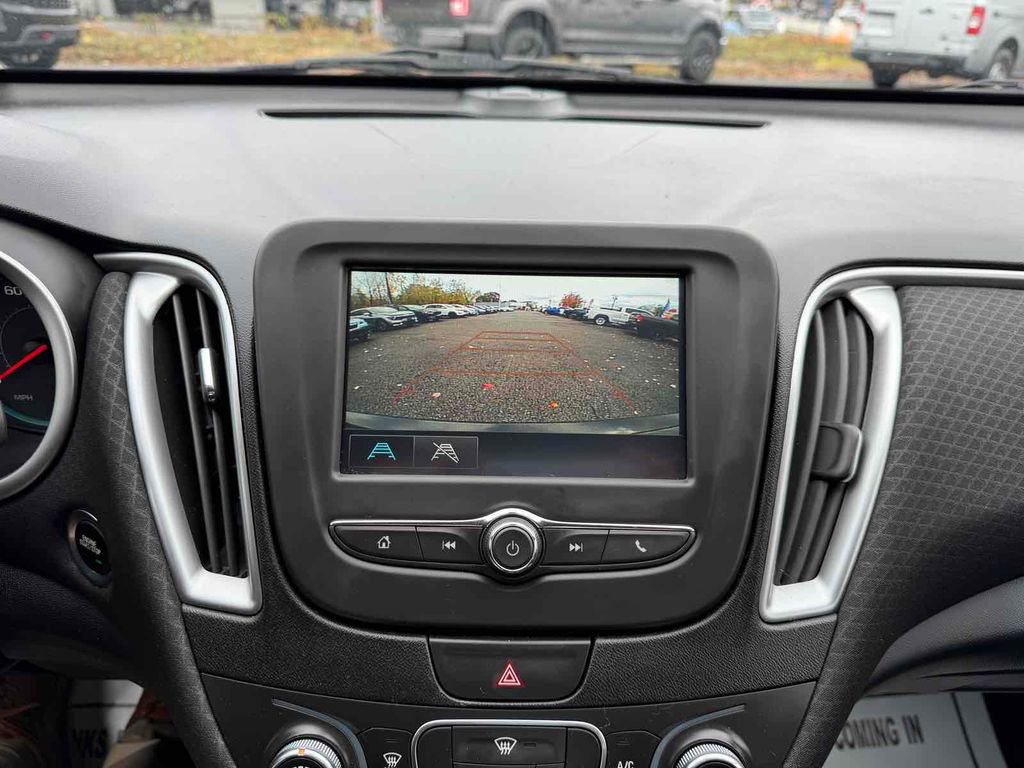 Used 2018 Chevrolet Malibu LS image 28