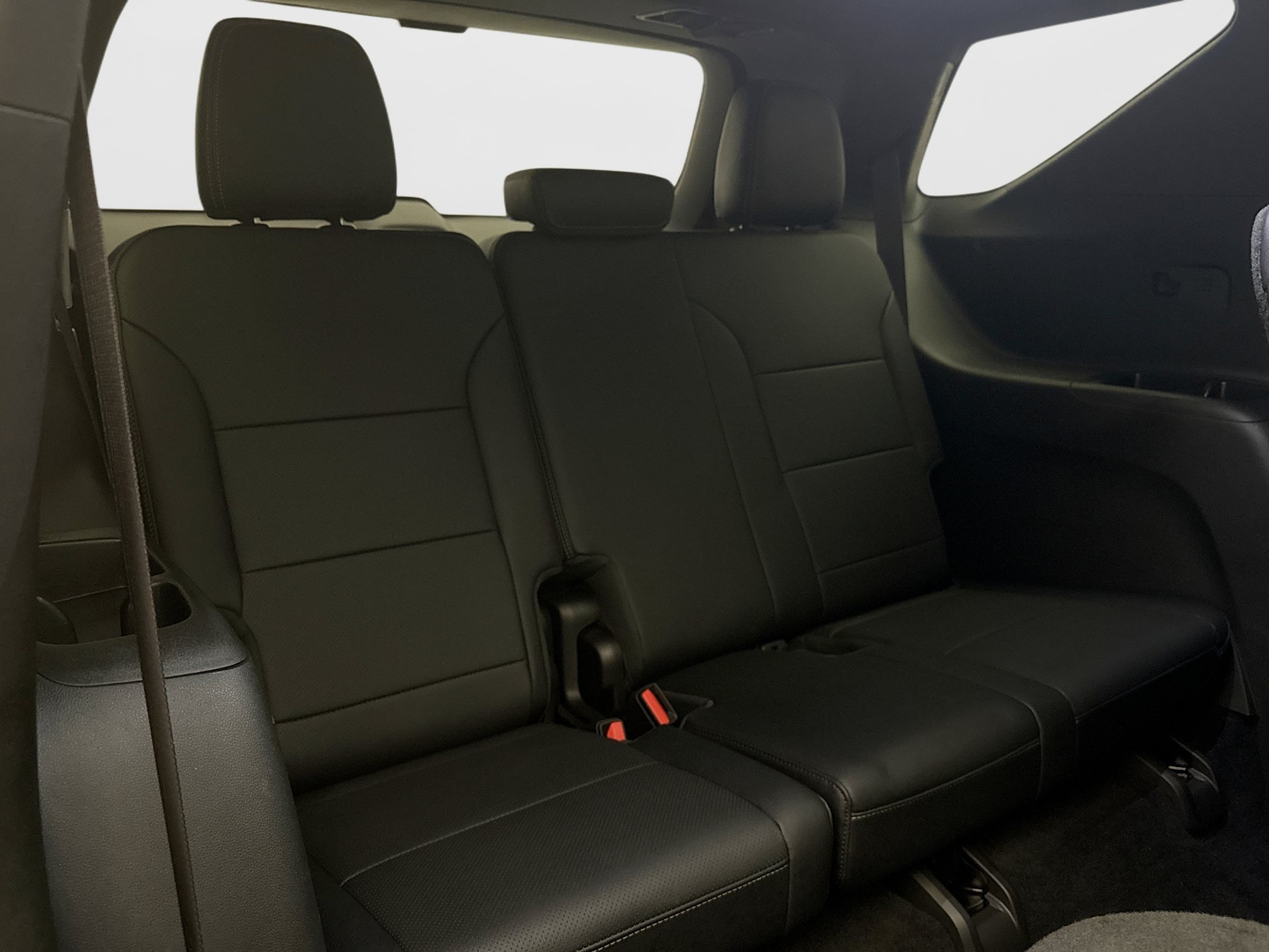 Used 2025 Chevrolet Traverse High Country w/ LPO, Floor Liner Package AWD/4WD image 23