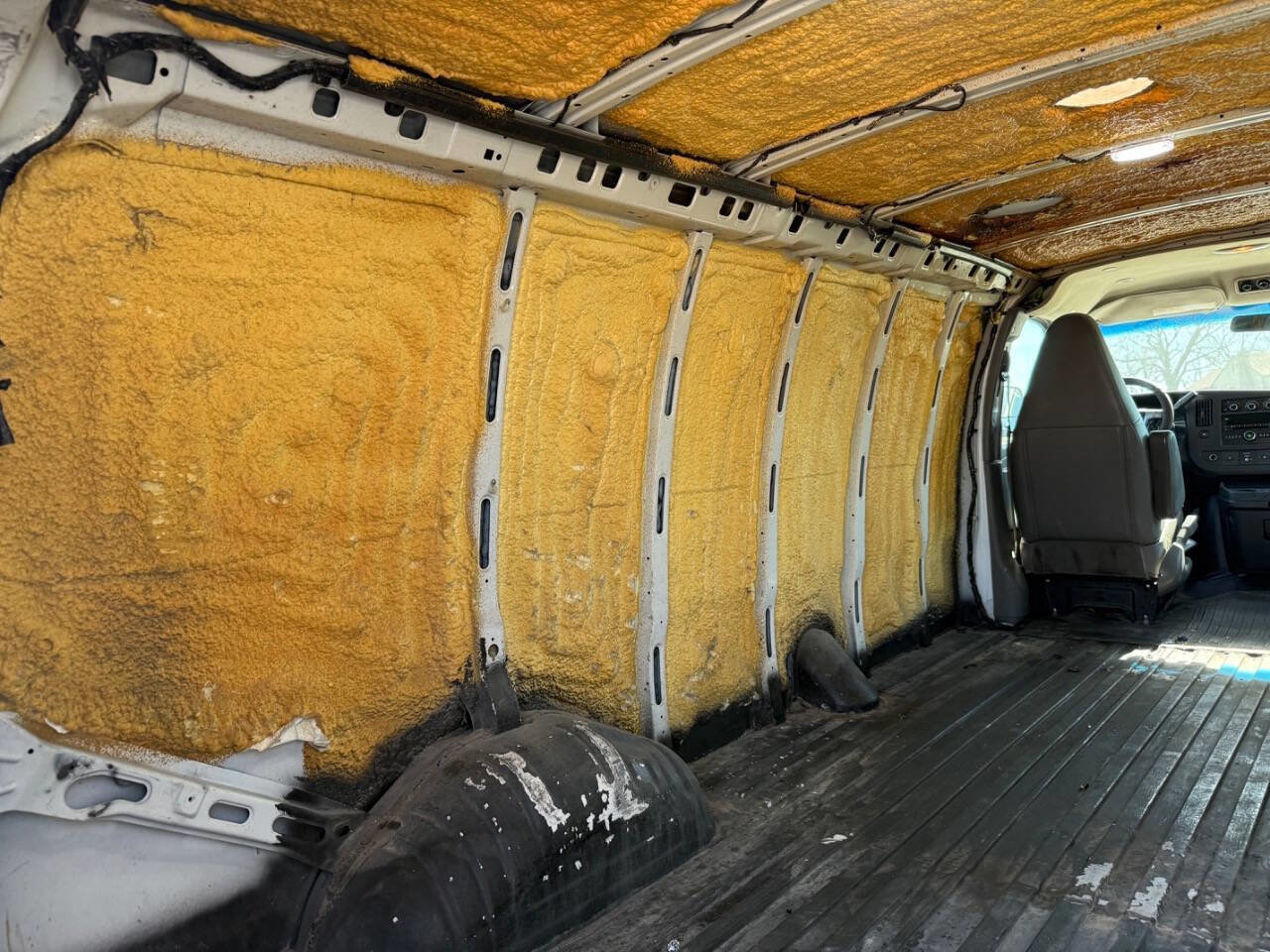 Used 2018 Chevrolet Express 3500 Extended w/ Driver Convenience Package image 7