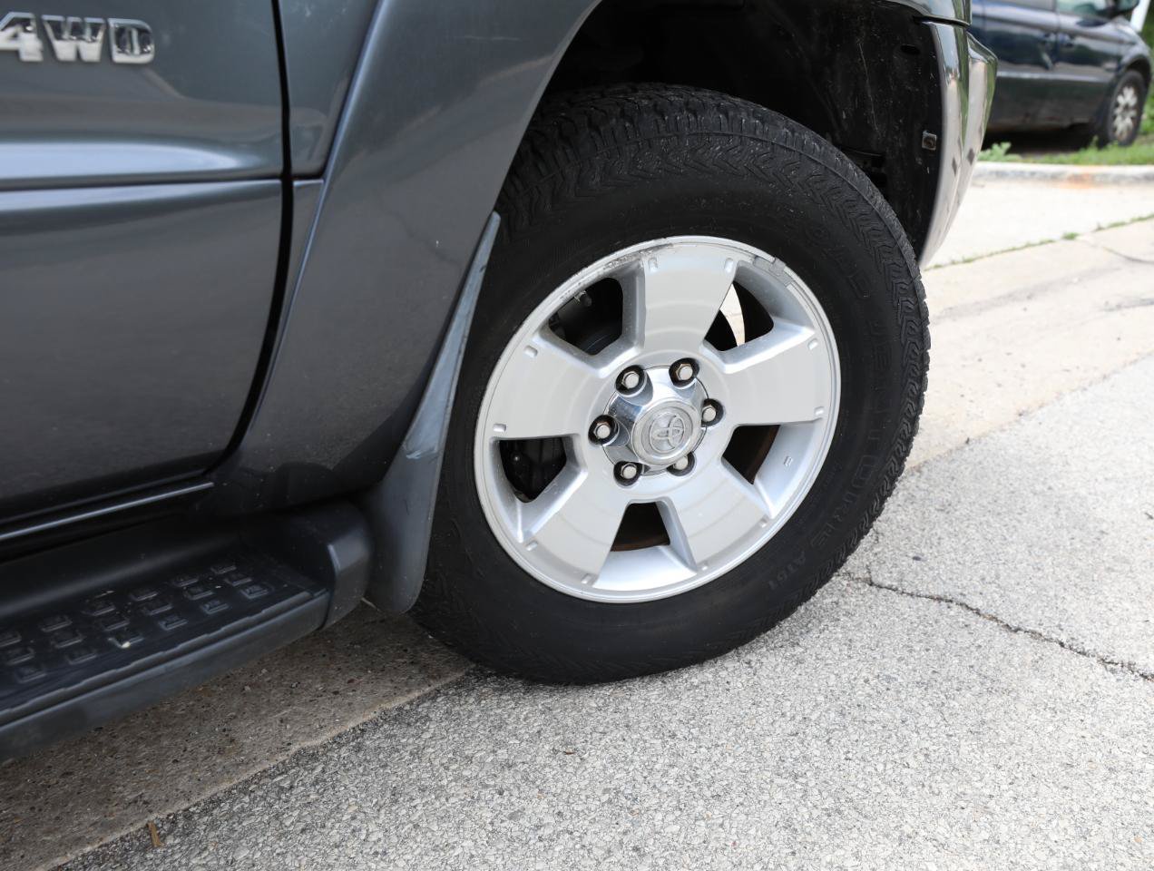 Used 2005 Toyota 4Runner SR5 AWD/4WD image 9