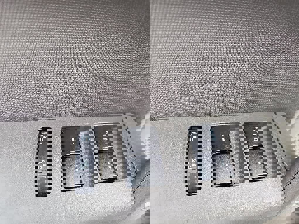 Used 2011 Ford Focus SE image 12