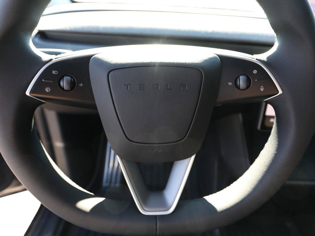 Used 2026 Tesla Model Y Long Range AWD/4WD image 16