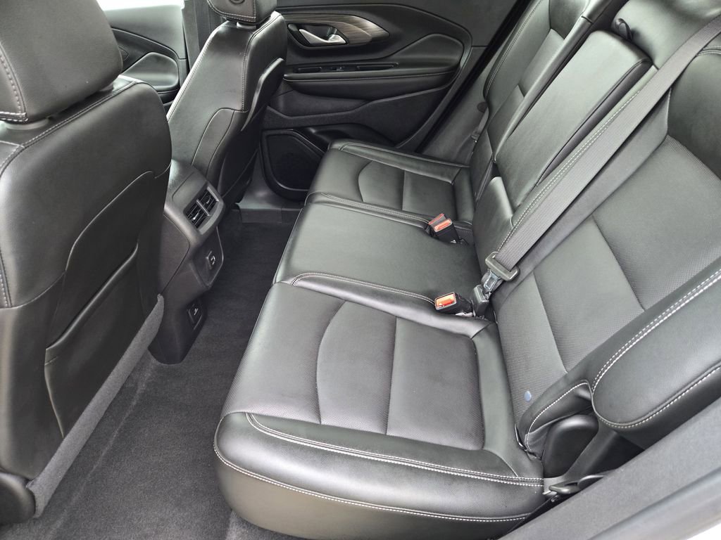 Used 2024 GMC Terrain SLT image 28