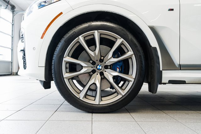 Used 2022 BMW X7 M50i w/ Cold Weather Package image 7