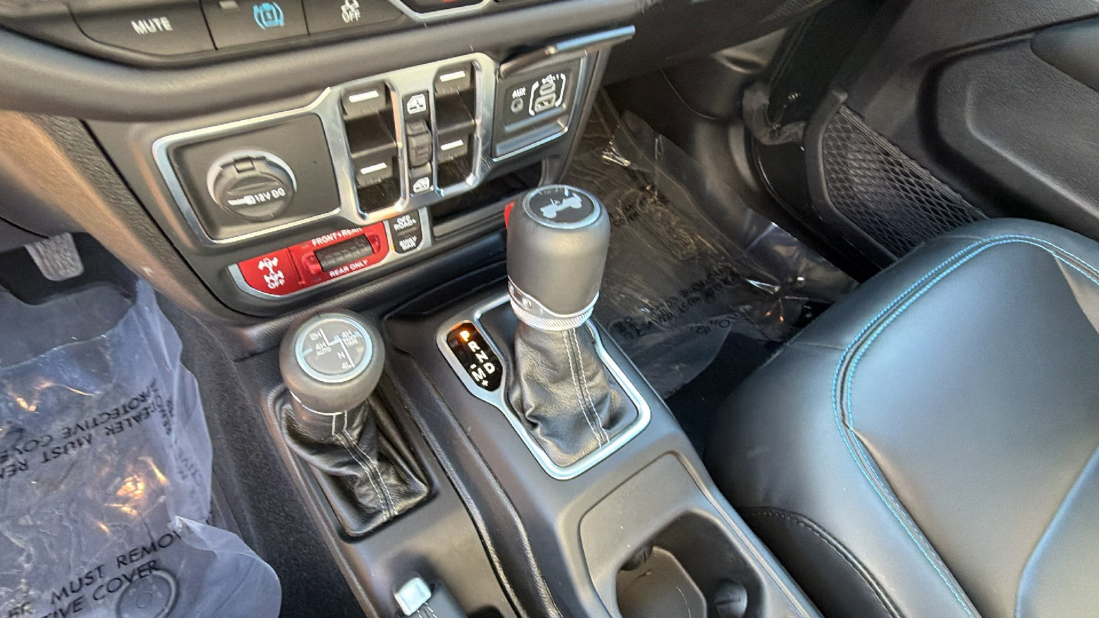 Used 2025 Jeep Wrangler Unlimited Rubicon 4xe image 30