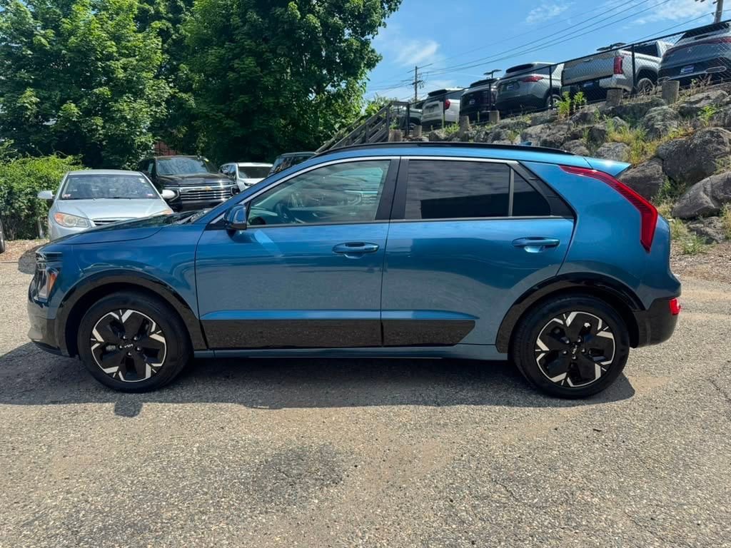 Used 2023 Kia Niro Wind w/ Wind Preserve Package FWD image 3