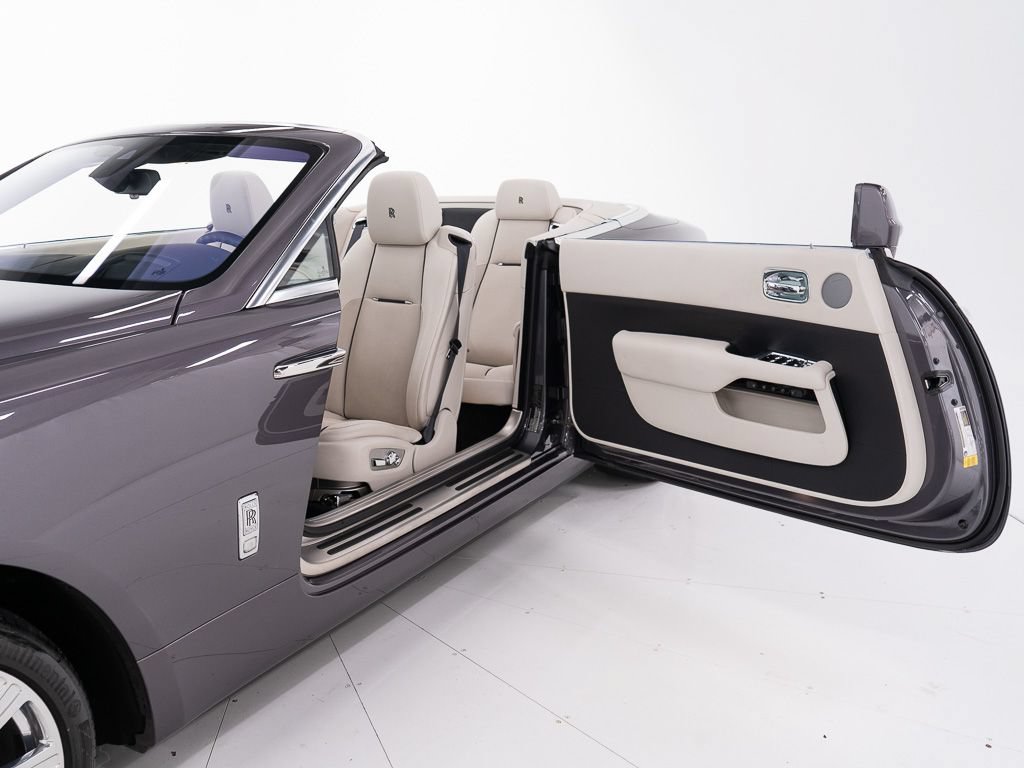 Certified 2018 Rolls-Royce Dawn RWD image 17