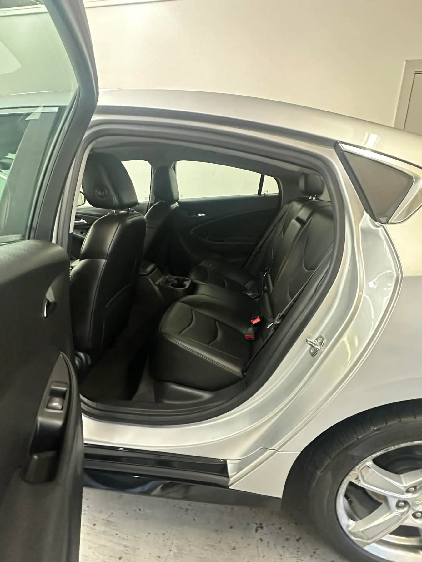 Used 2017 Chevrolet Volt LT w/ Comfort Package image 43