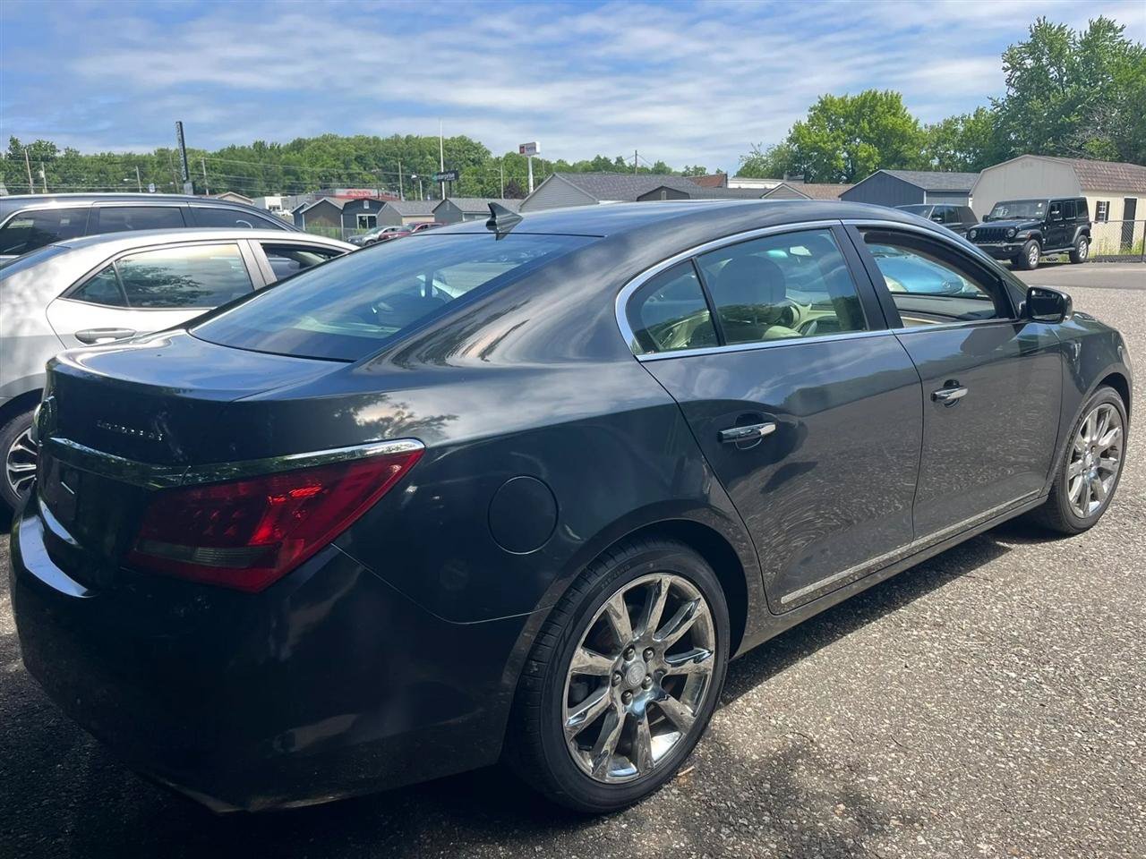 Used 2014 Buick LaCrosse Premium FWD image 2
