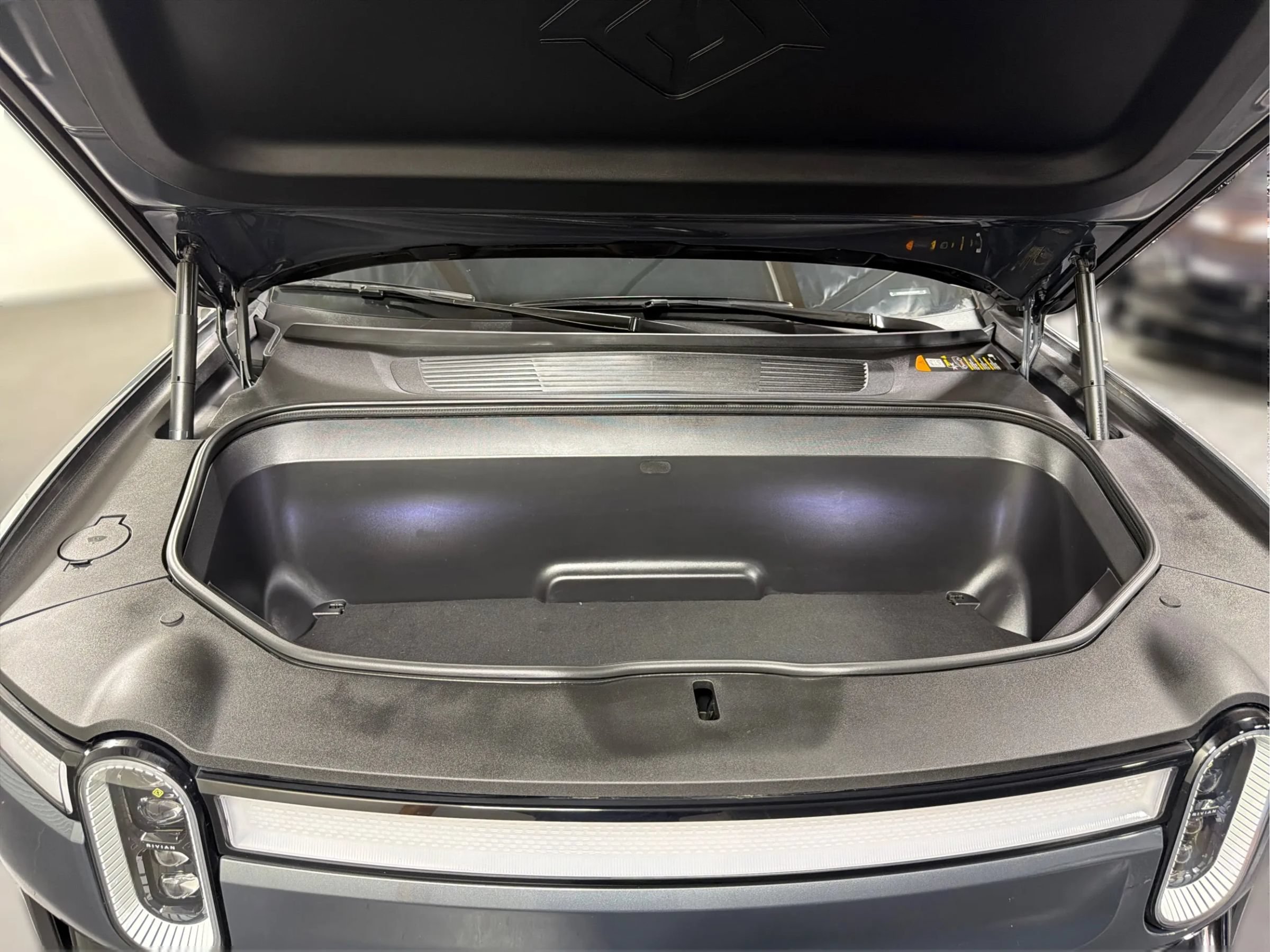 Used 2023 Rivian R1S Adventure AWD/4WD image 16