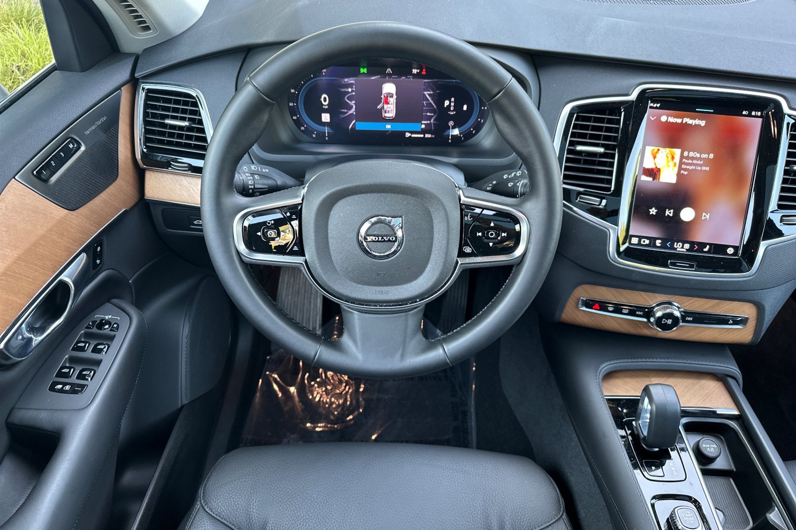 Used 2025 Volvo XC90 B6 Plus w/ Protection Package Premier image 16