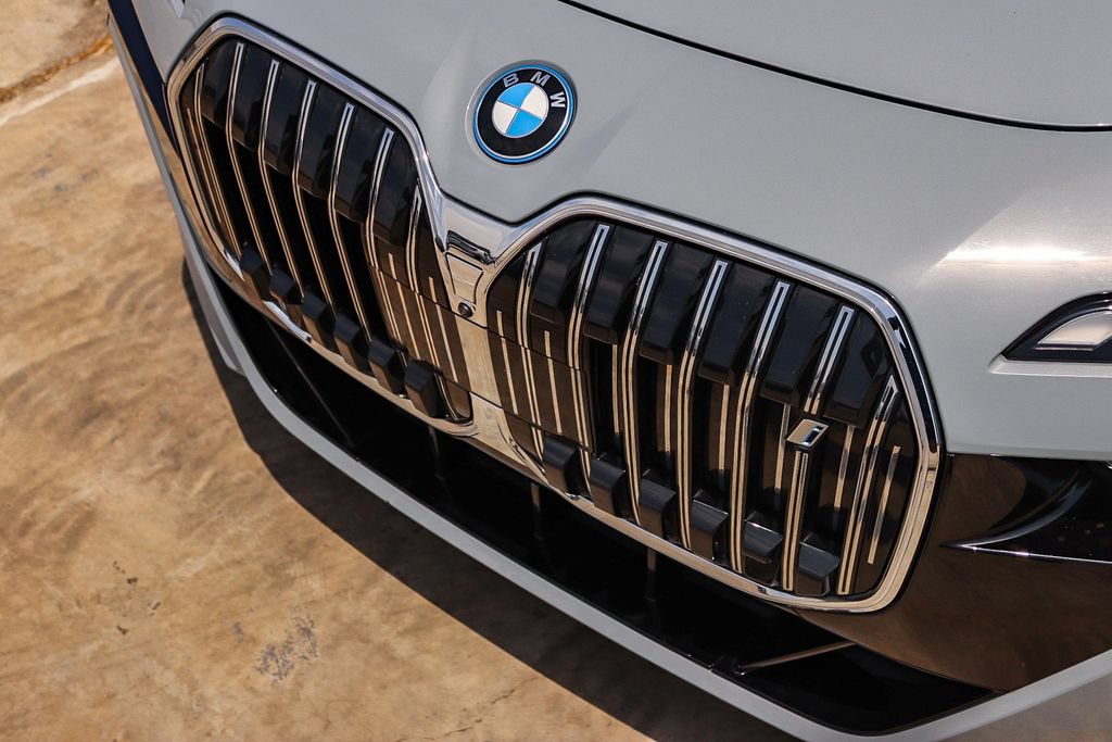 Used 2025 BMW i7 xDrive60 AWD/4WD image 10