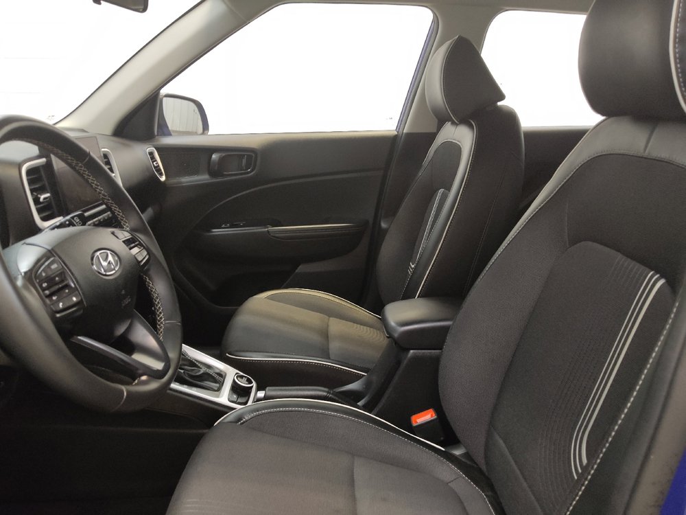 Used 2025 Hyundai Venue Limited FWD image 17