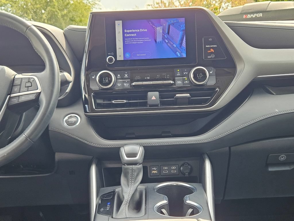 Used 2023 Toyota Highlander XLE FWD image 14