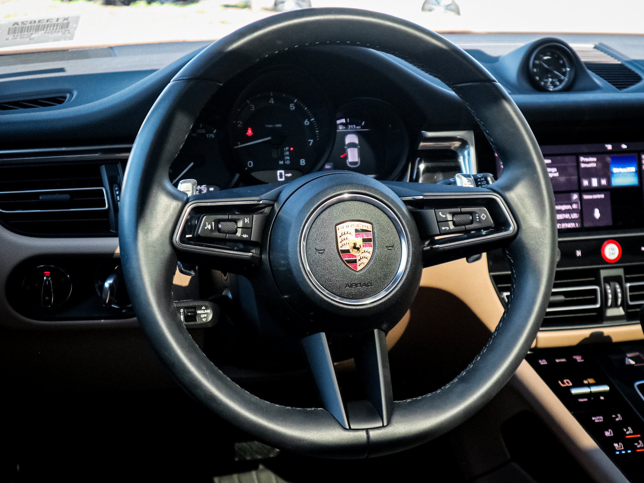 Used 2025 Porsche Macan AWD/4WD image 6