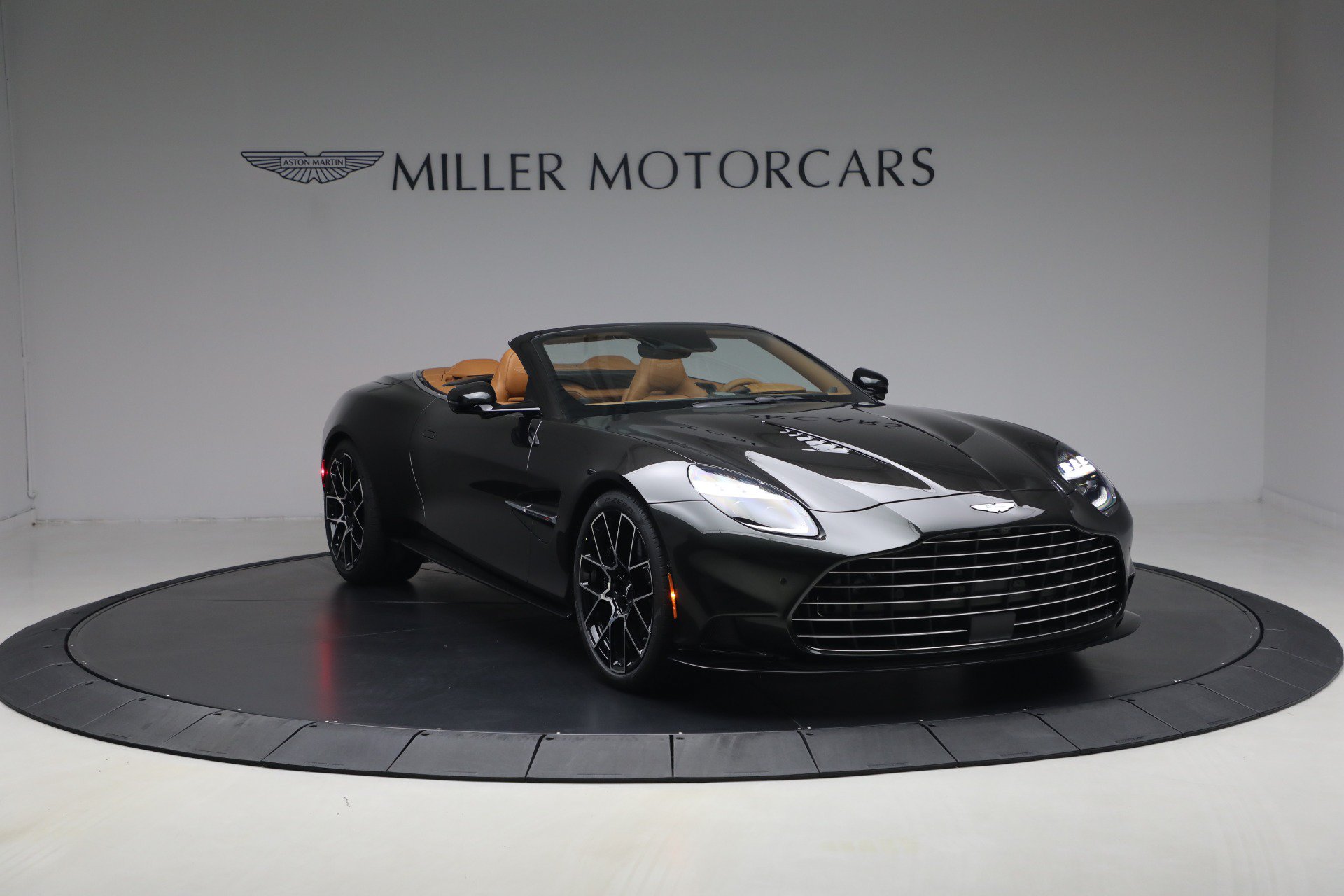 New 2026 Aston Martin Vanquish Convertible RWD image 11
