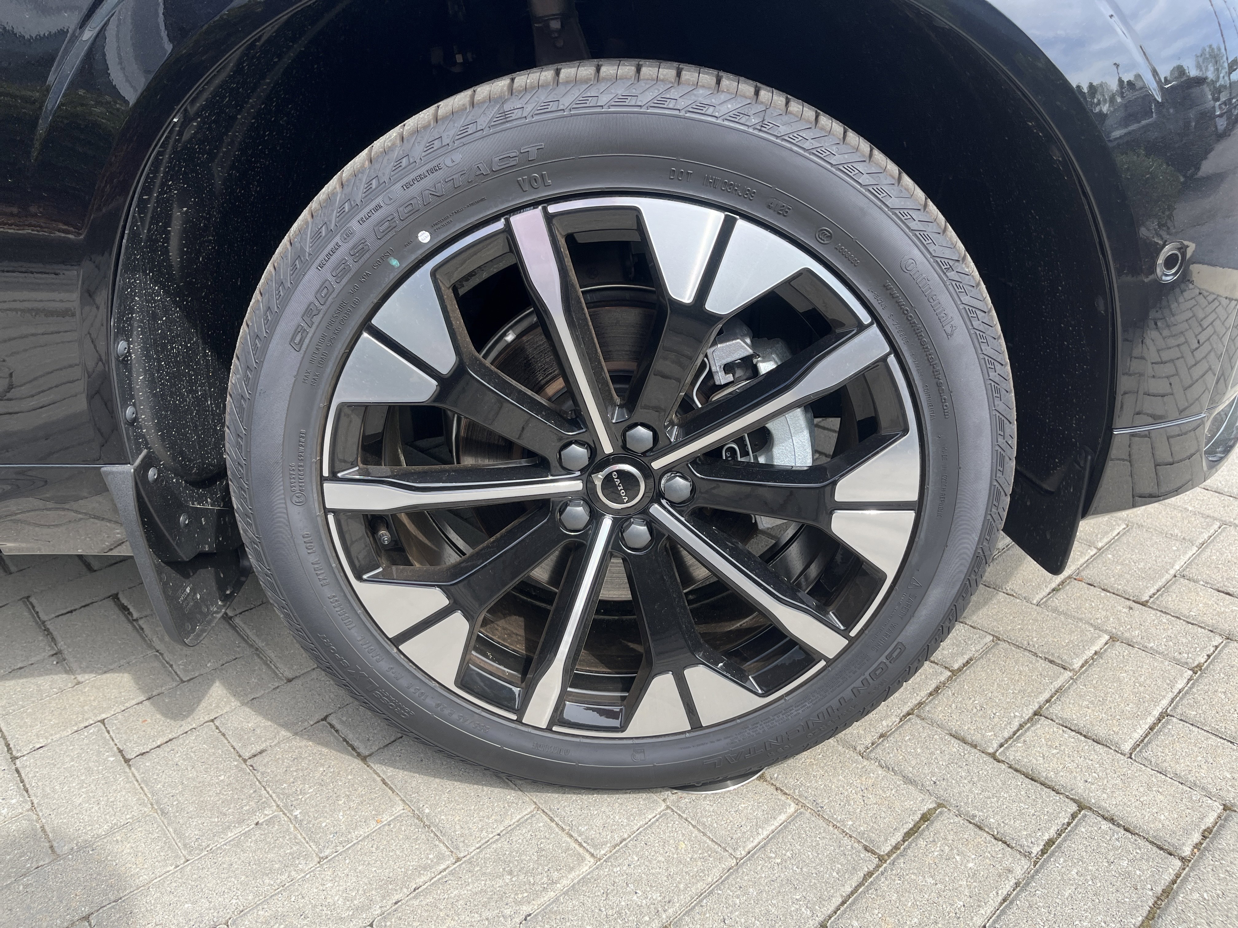 New 2026 Volvo XC60 B5 Plus w/ Protection Package Premier image 26