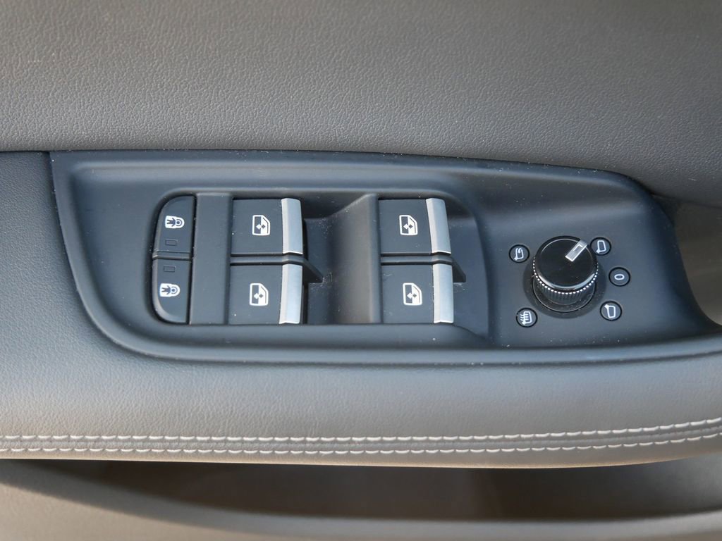 Used 2023 Audi Q8 Premium Plus w/ Premium Plus Package image 16