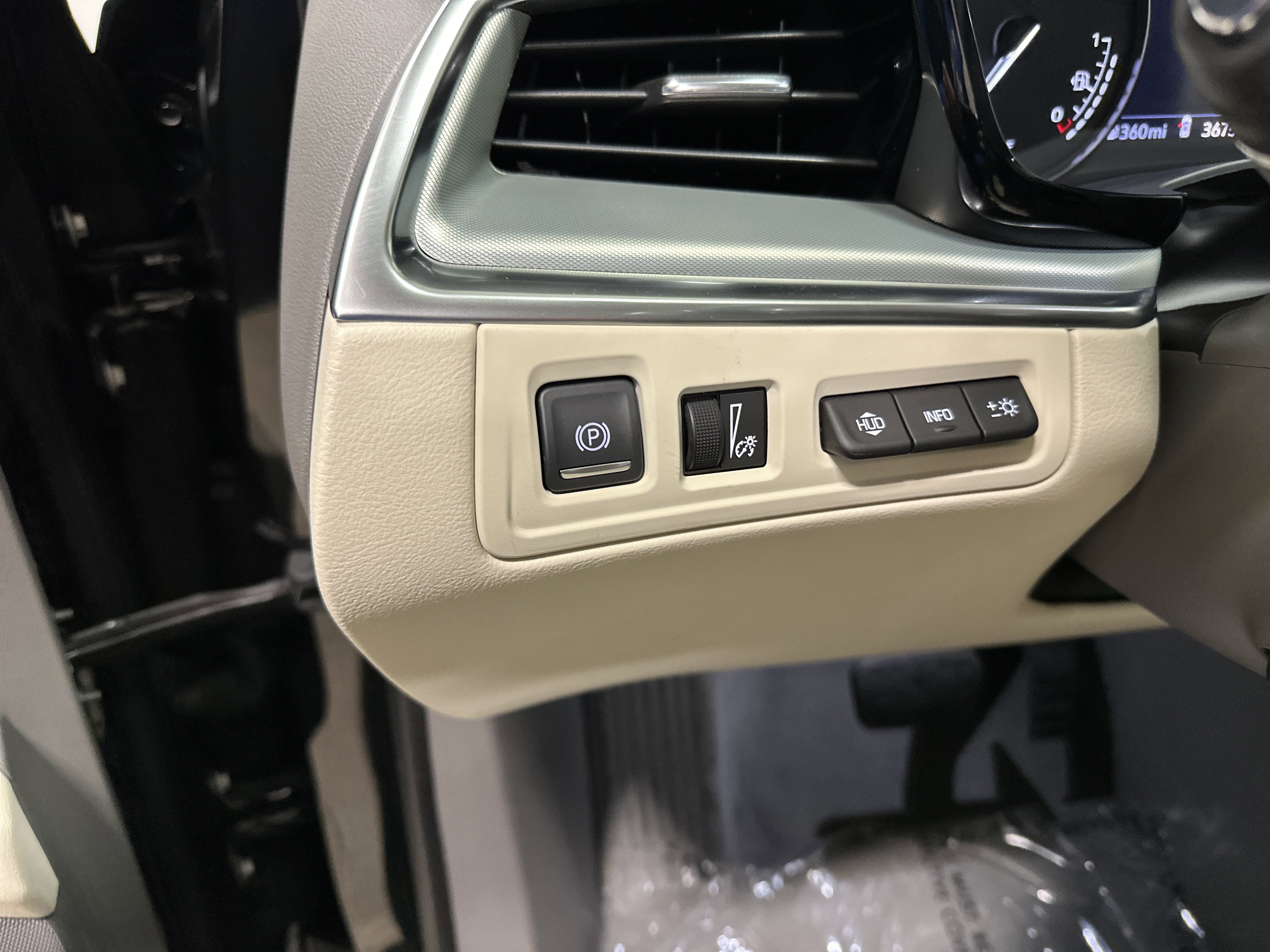 Used 2022 Cadillac XT5 Premium Luxury w/ Technology Package image 37