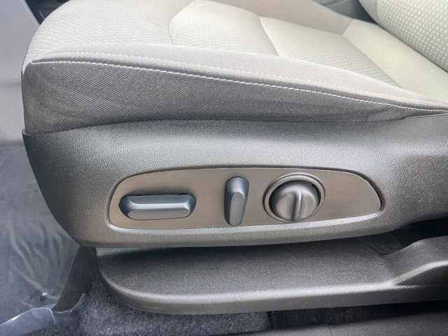 Used 2023 GMC Terrain SLE w/ Driver Convenience Package image 15