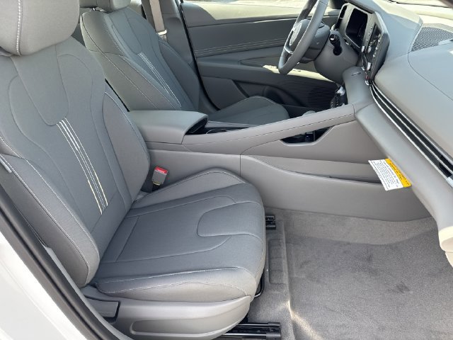 New 2026 Hyundai Elantra SEL Sport Premium FWD image 15