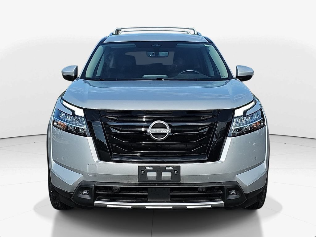 Used 2023 Nissan Pathfinder SL w/ Black Appearance Package FWD image 12