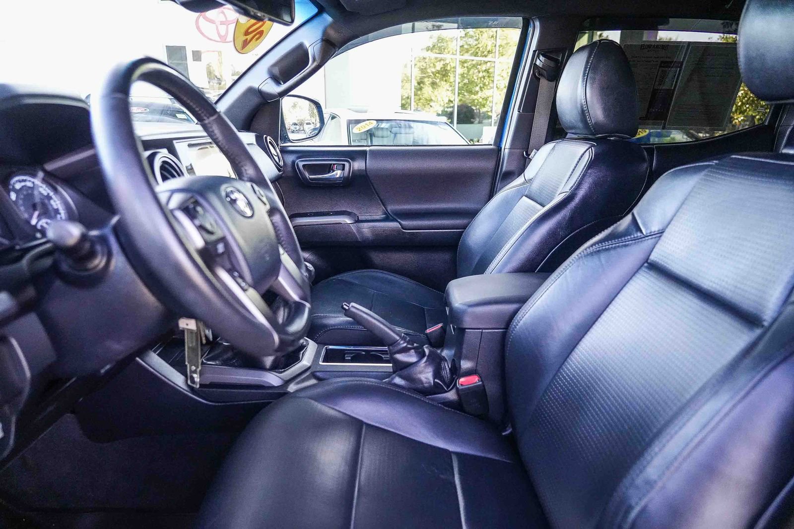 Used 2018 Toyota Tacoma TRD Off-Road w/ TRD Premium Off Road Package AWD/4WD image 22