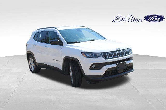 Used 2022 Jeep Compass Latitude FWD image 3