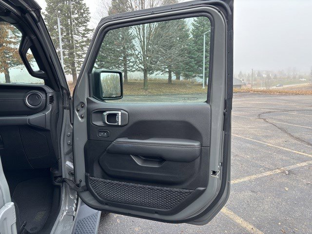 Used 2023 Jeep Wrangler Sahara w/ Cold Weather Group image 13