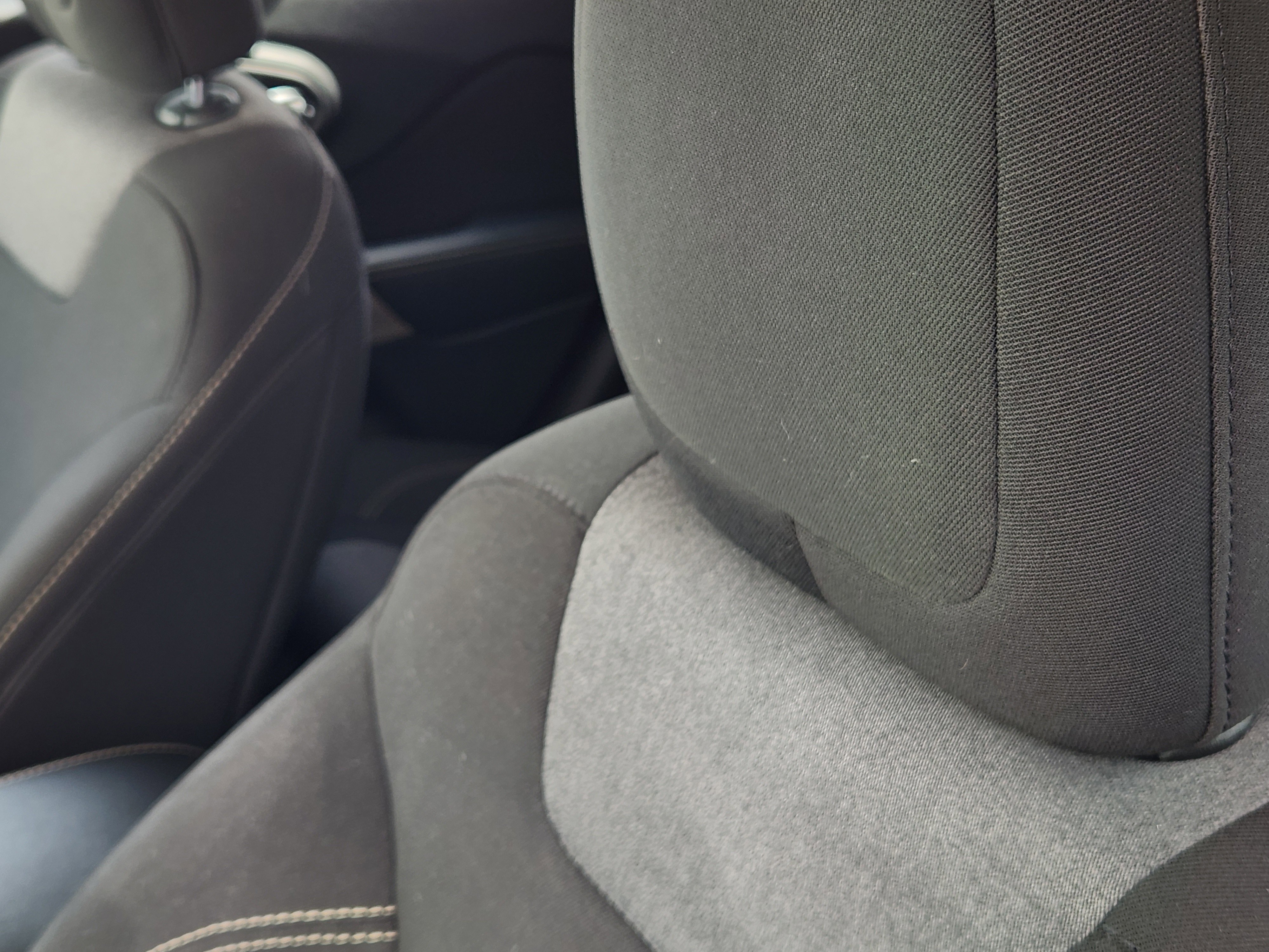 Used 2018 Jeep Cherokee Latitude AWD/4WD image 16