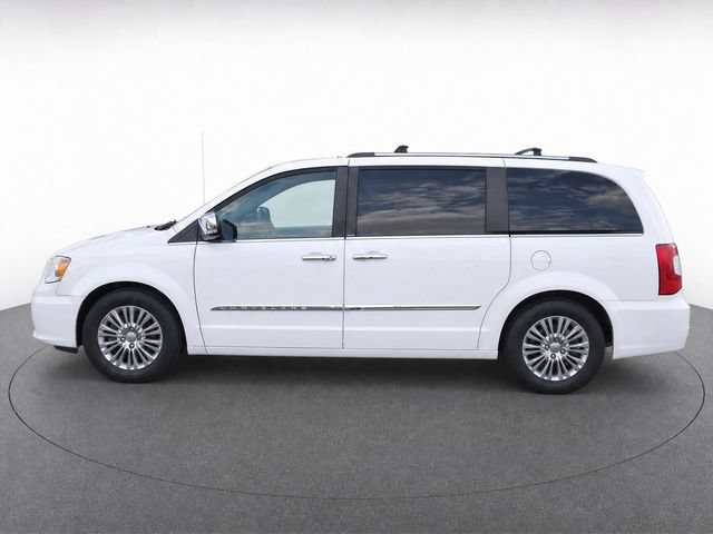 Used 2016 Chrysler Town & Country Limited FWD image 7