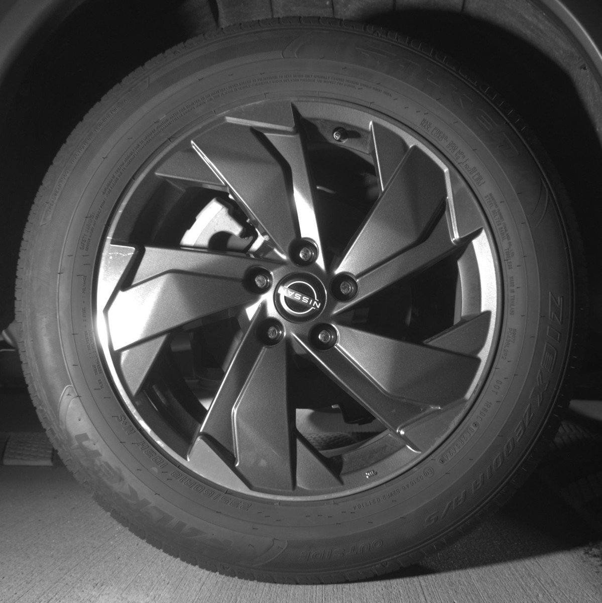 Used 2025 Nissan Rogue SV FWD image 15