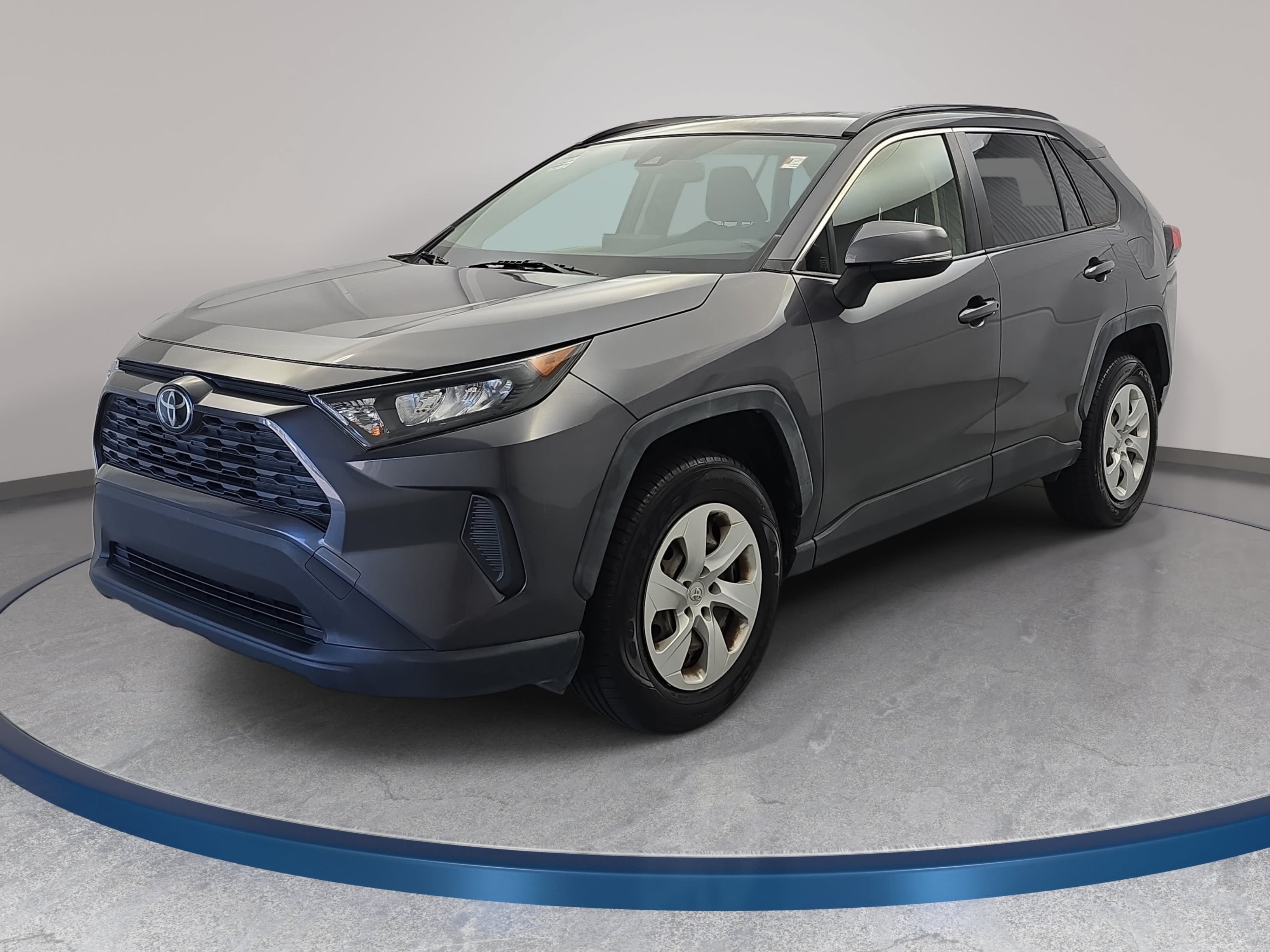 Used 2019 Toyota RAV4 LE FWD image 1