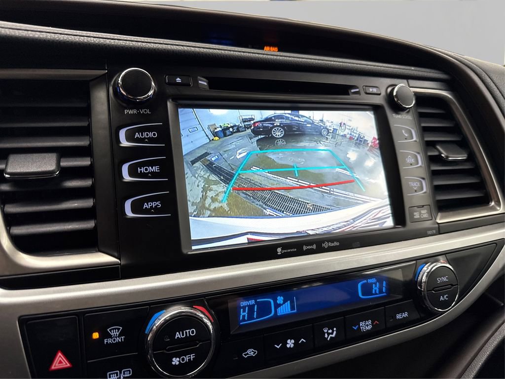 Used 2017 Toyota Highlander XLE w/ Carpet Mat Package image 34