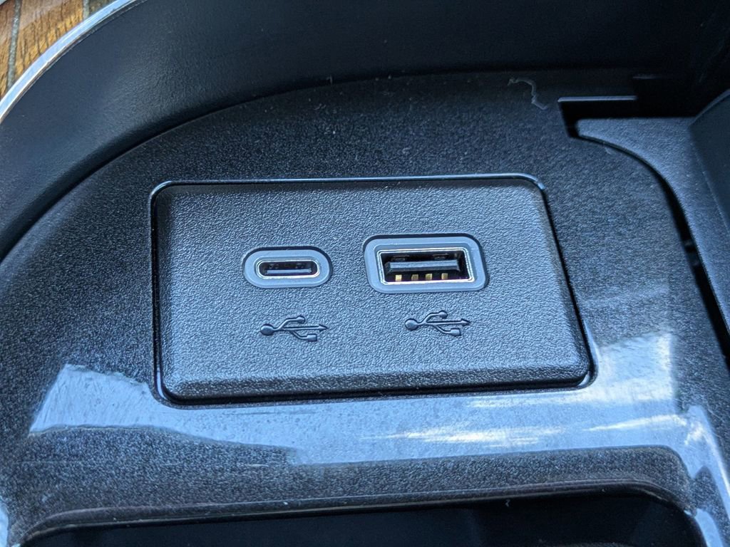 Certified 2024 Cadillac Escalade ESV Premium Luxury Platinum w/ Heavy-Duty Trailer Package image 31