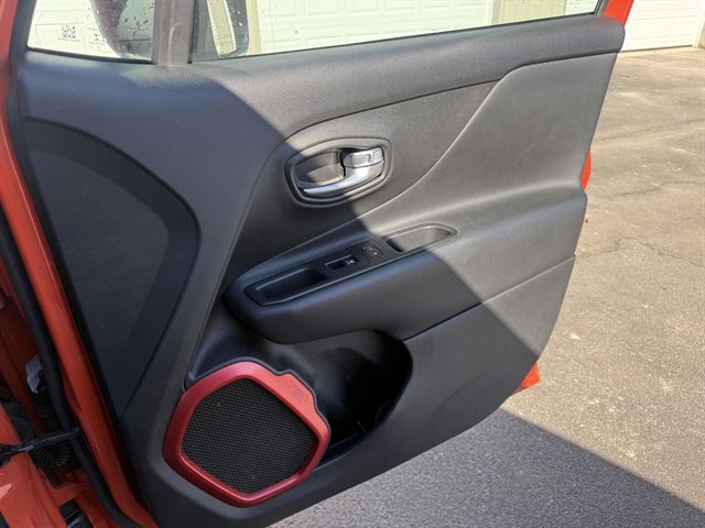 Used 2017 Jeep Renegade Trailhawk image 43