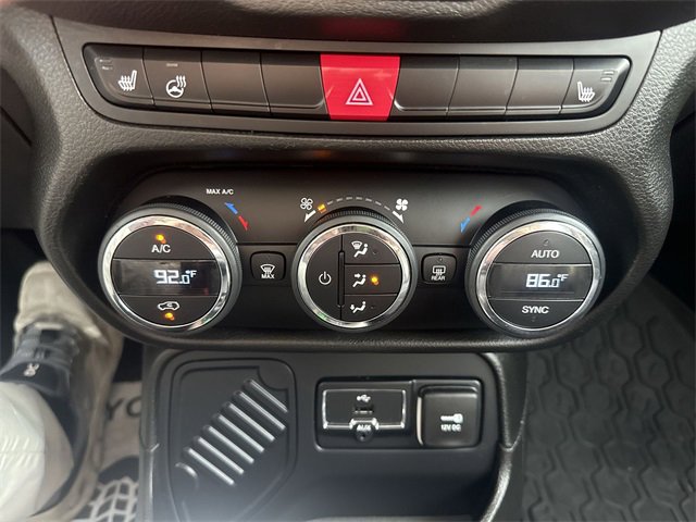 Used 2016 Jeep Renegade Limited image 18