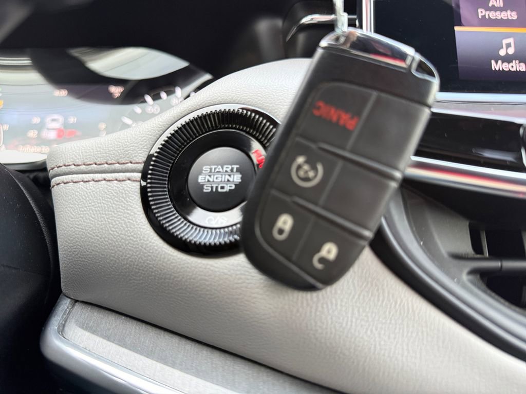 Used 2024 Jeep Compass Limited image 30