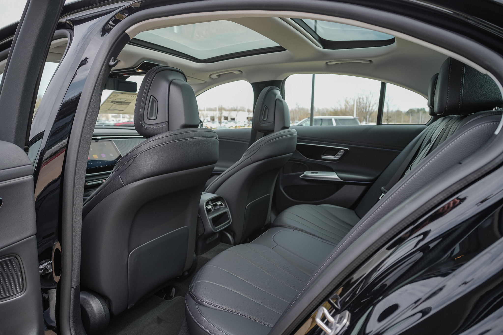 New 2026 Mercedes-Benz E 350 4MATIC Sedan image 29